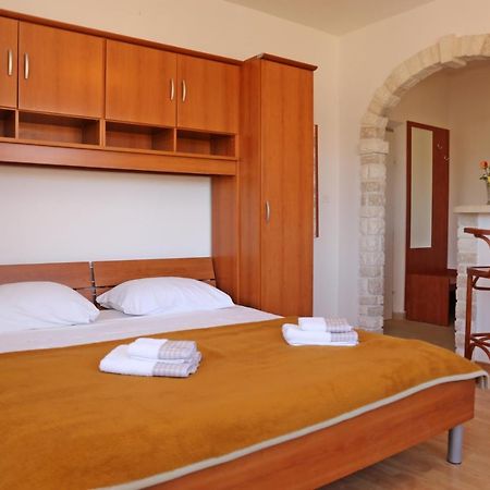 Pansion Marinka-Bire Rooms Lumbarda Exterior foto