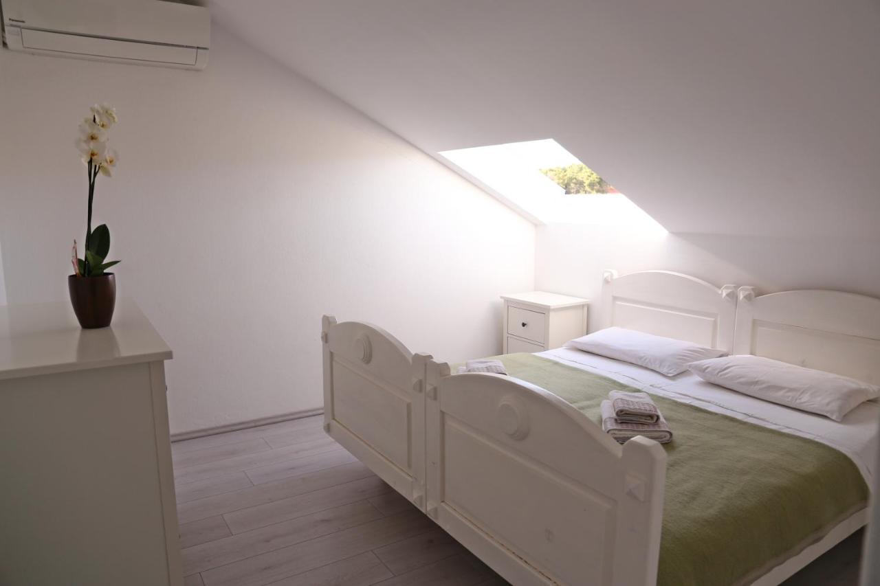 Pansion Marinka-Bire Rooms Lumbarda Exterior foto